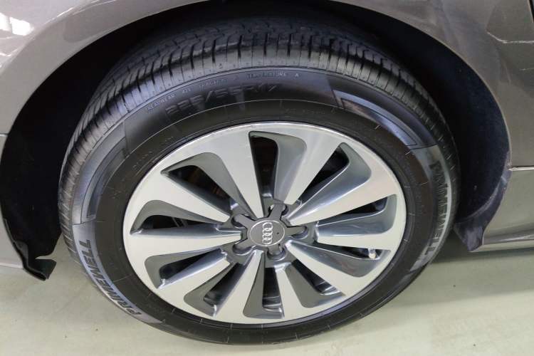 Used Audi A6L 2017 TFSI Comfort Model Right Rear Wheel Hub