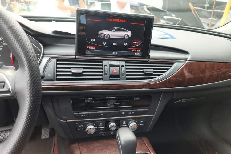 Used Audi A6L 2018 30th Anniversary Edition TFSI Trendy Model Audio And AC Panel