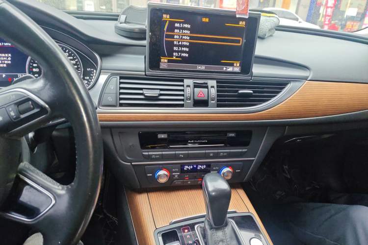 Used Audi A6L 2018 30th Anniversary Edition 30 FSI Style Model Audio And AC Panel