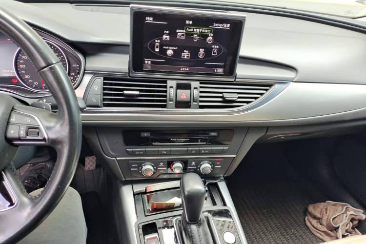 Used Audi A6L 2018 30th Anniversary Edition TFSI Trendy Model Audio And AC Panel