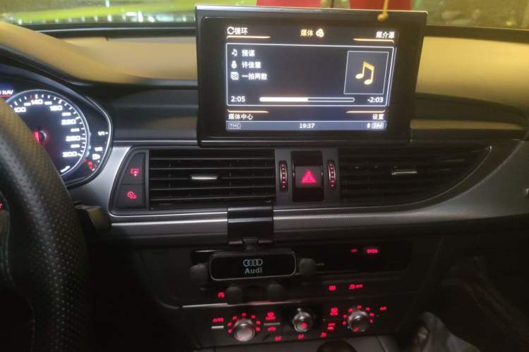 Used Audi A6L 2018 30th Anniversary Edition 35 TFSI Fashion Model Audio And AC Panel