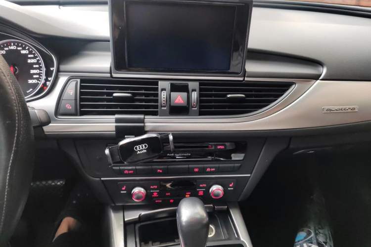 Used Audi A6L 2018 30th Anniversary Edition 45 TFSI quattro Sport model Audio And AC Panel