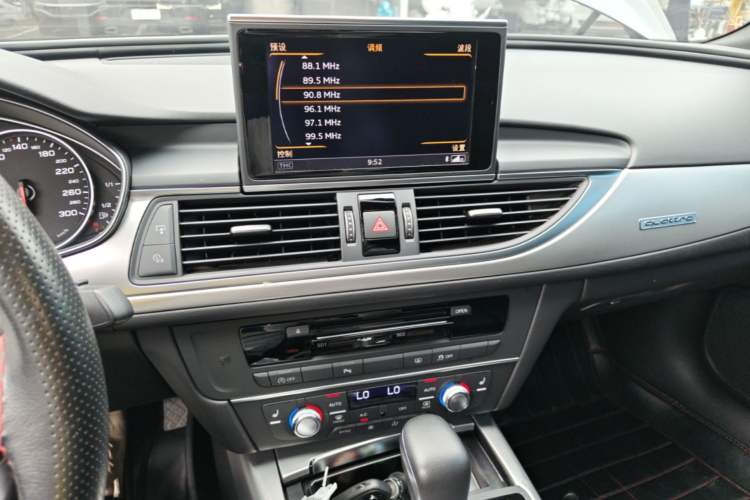 Used Audi A6L 2018 30th Anniversary Edition 45 TFSI quattro Sport model Audio And AC Panel