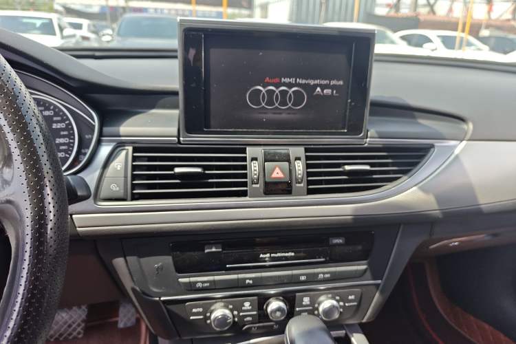 Used Audi A6L 2018 30th Anniversary Edition TFSI Trendy Model Audio And AC Panel
