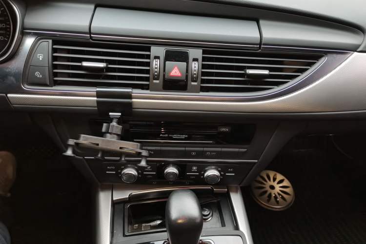 Used Audi A6L 2018 30th Anniversary Edition 35 TFSI Fashion Model Audio And AC Panel