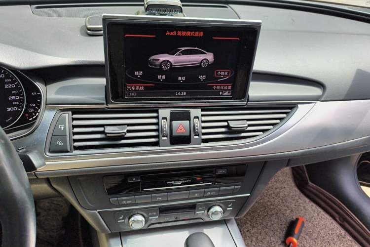Used Audi A6L 2018 30th Anniversary Edition 35 TFSI Fashion Model Audio And AC Panel