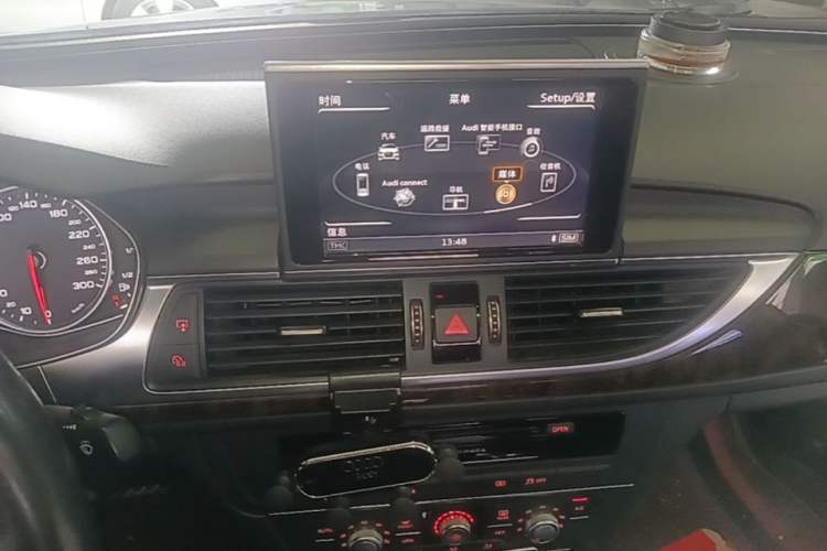 Used Audi A6L 2018 30th Anniversary Edition 35 TFSI Fashion Model Audio And AC Panel