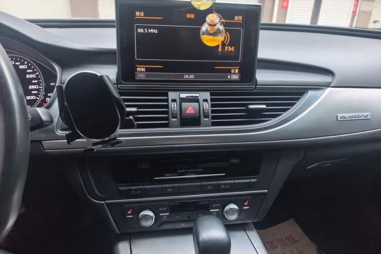 Used Audi A6L 2018 30th Anniversary Edition 45 TFSI quattro Sport model Audio And AC Panel