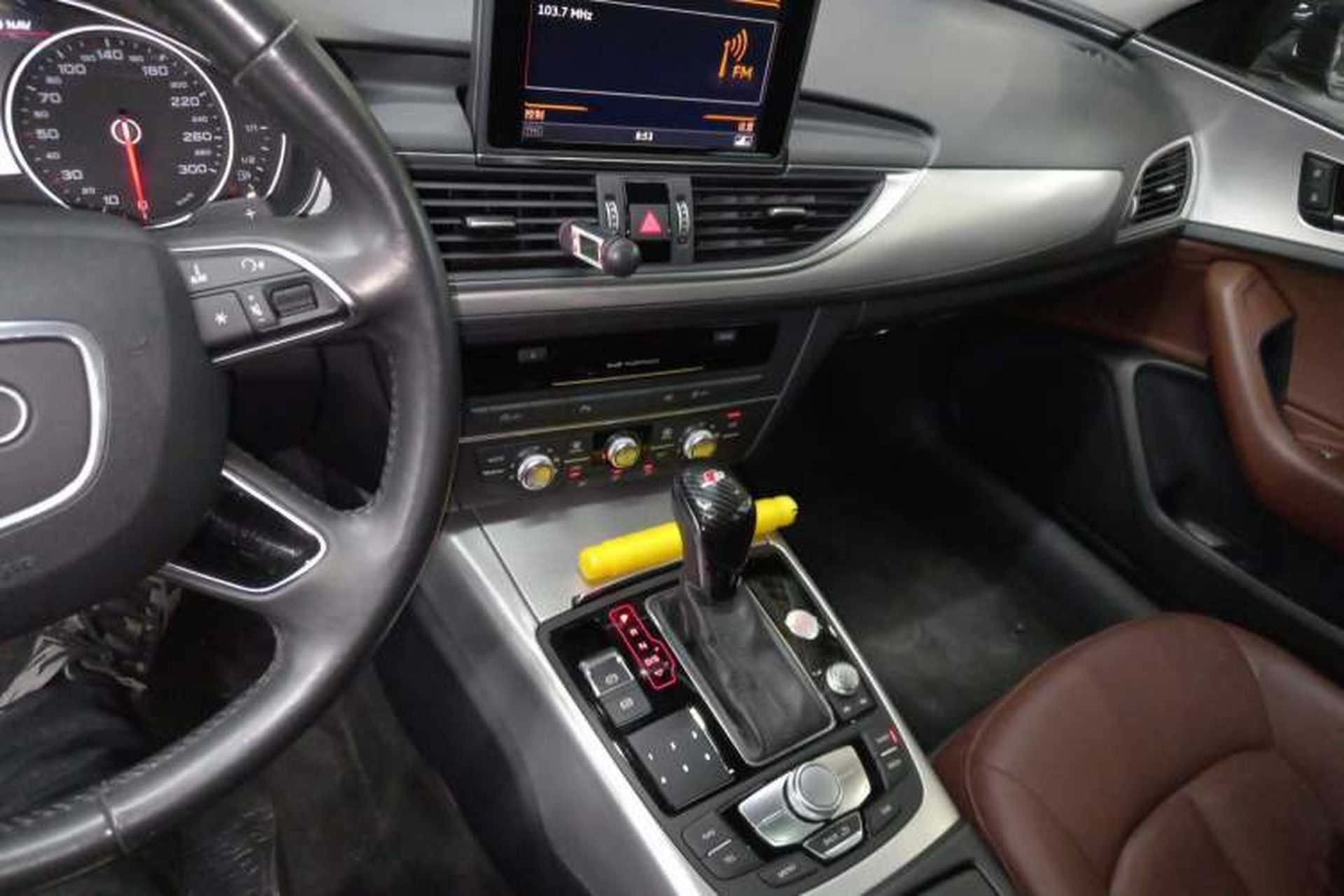 Used Audi A6L 2018 30th Anniversary Edition 35 TFSI Fashion Model Audio And AC Panel