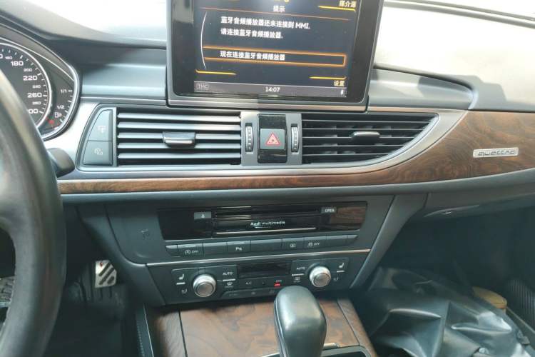Used Audi A6L 2018 30th Anniversary Edition 45 TFSI quattro Luxury Model Audio And AC Panel