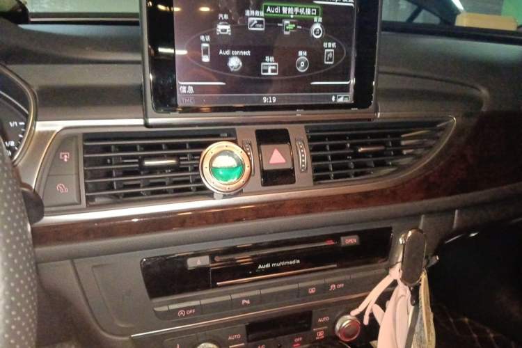 Used Audi A6L 2018 30th Anniversary Edition TFSI Trendy Model Audio And AC Panel