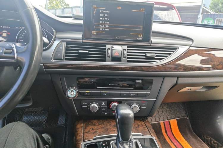 Used Audi A6L 2018 30th Anniversary Edition 35 TFSI Fashion Model Audio And AC Panel