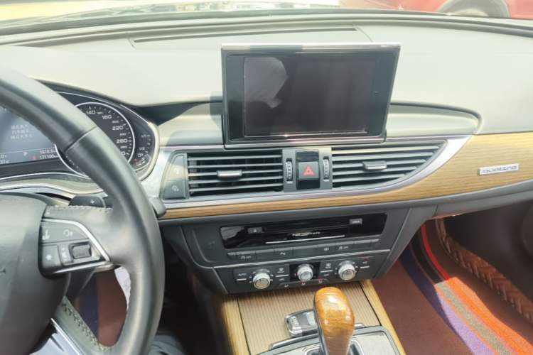 Used Audi A6L 2018 30th Anniversary Edition TFSI Trendy Model Audio And AC Panel