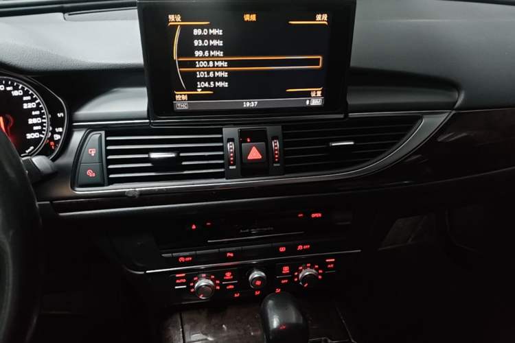 Used Audi A6L 2018 30th Anniversary Edition 35 TFSI Fashion Model Audio And AC Panel