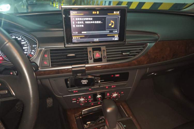 Used Audi A6L 2018 30th Anniversary Edition TFSI Trendy Model Audio And AC Panel