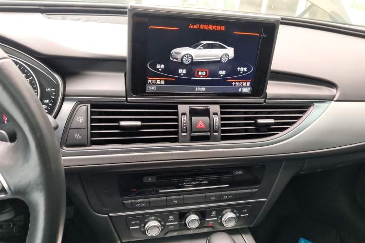 Used Audi A6L 2018 30th Anniversary Edition 35 TFSI Fashion Model Audio And AC Panel