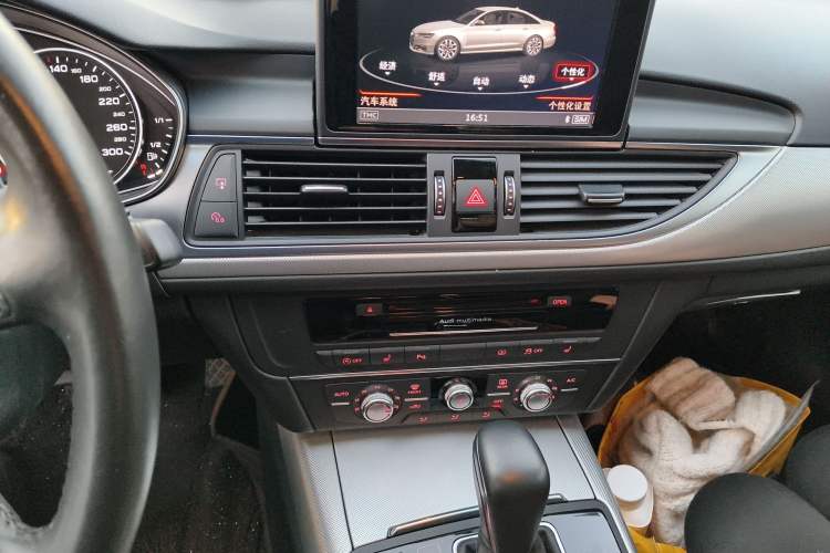 Used Audi A6L 2018 30th Anniversary Edition 35 TFSI Fashion Model Audio And AC Panel