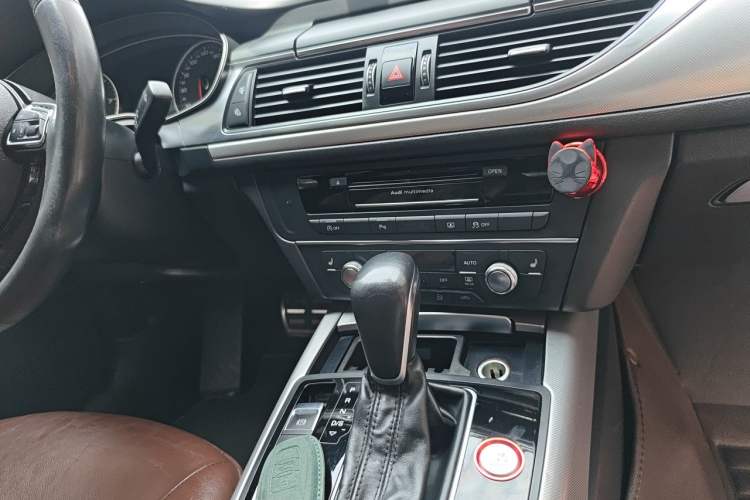 Used Audi A6L 2018 30th Anniversary Edition 45 TFSI quattro Sport model Audio And AC Panel