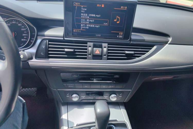 Used Audi A6L 2018 30th Anniversary Edition 35 TFSI Sport Edition Audio And AC Panel