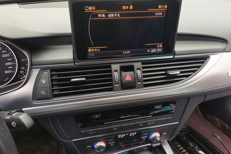 Used Audi A6L 2018 30th Anniversary Edition 45 TFSI quattro Sport model Audio And AC Panel
