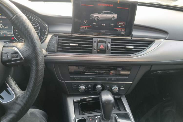 Used Audi A6L 2018 30th Anniversary Edition TFSI Trendy Model Audio And AC Panel