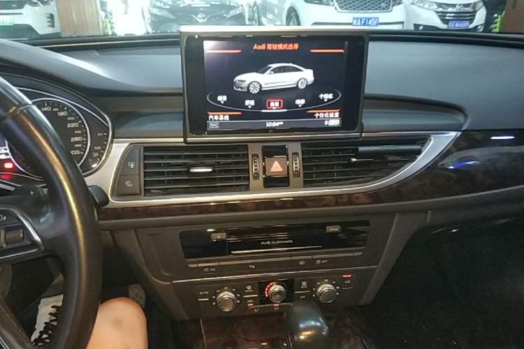 Used Audi A6L 2018 30th Anniversary Edition 35 TFSI Fashion Model Audio And AC Panel