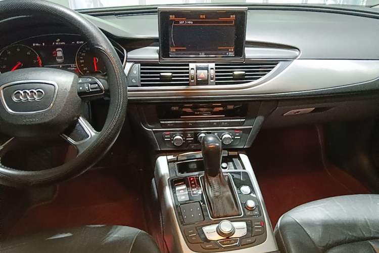 Used Audi A6L 2018 30th Anniversary Edition TFSI Trendy Model Audio And AC Panel