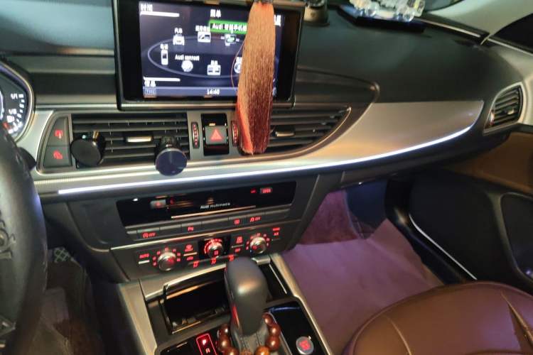 Used Audi A6L 2018 30th Anniversary Edition TFSI Trendy Model Audio And AC Panel