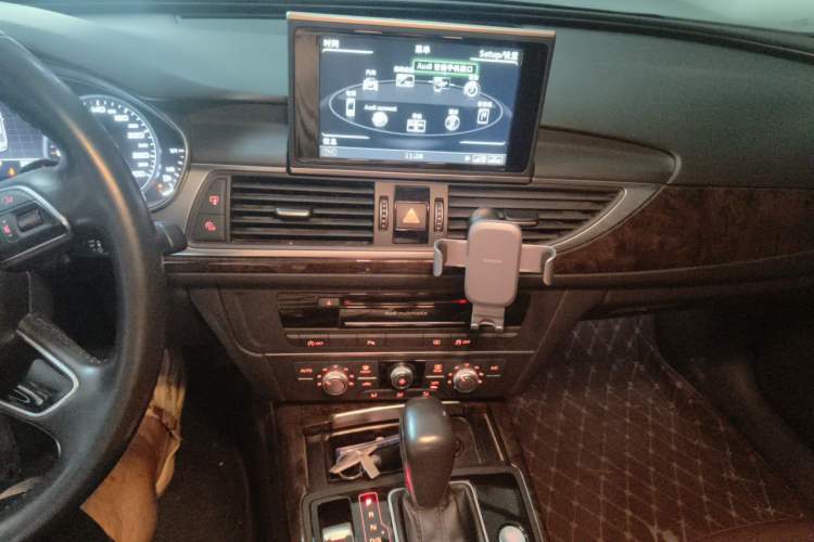 Used Audi A6L 2018 30th Anniversary Edition 35 TFSI Fashion Model Audio And AC Panel