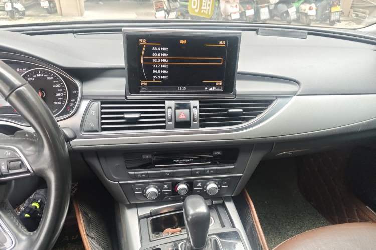 Used Audi A6L 2018 30th Anniversary Edition TFSI Trendy Model Audio And AC Panel