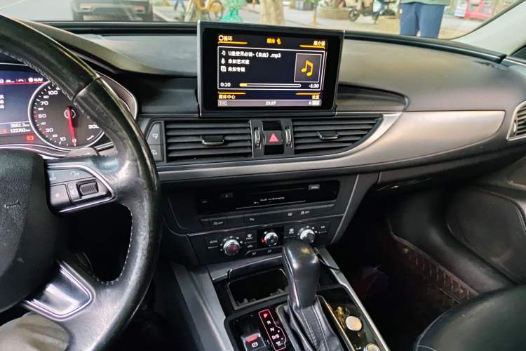 Used Audi A6L 2018 30th Anniversary Edition TFSI Trendy Model Audio And AC Panel