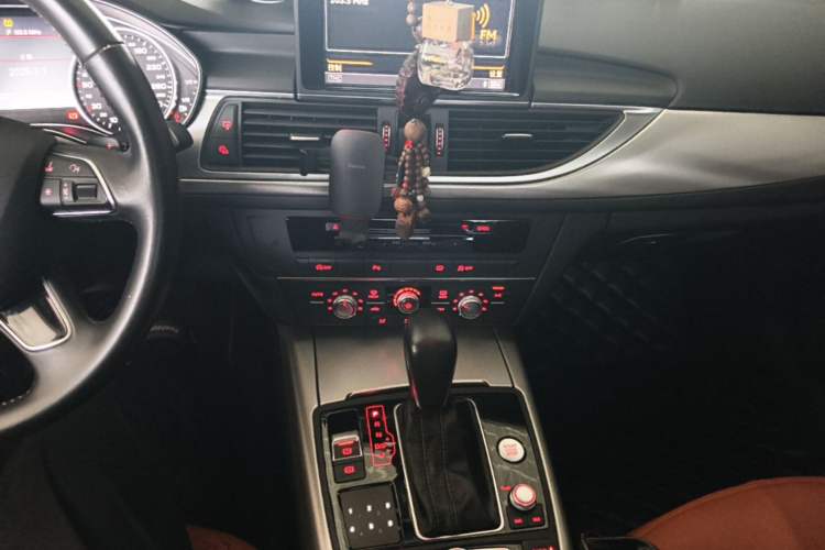 Used Audi A6L 2018 30th Anniversary Edition 35 TFSI Fashion Model Audio And AC Panel