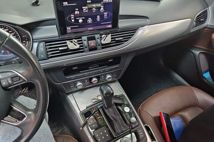 Used Audi A6L 2018 30th Anniversary Edition TFSI Trendy Model Audio And AC Panel