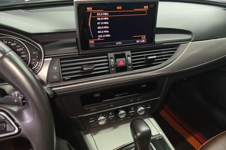Used Audi A6L 2018 30th Anniversary Edition 35 TFSI Fashion Model Audio And AC Panel