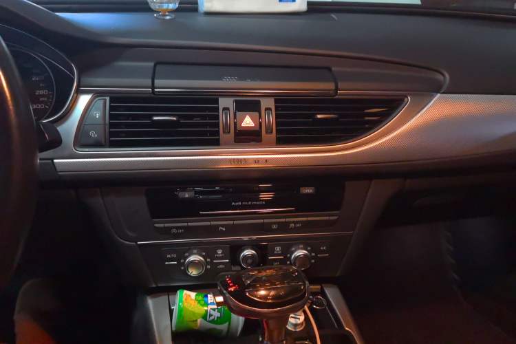 Used Audi A6L 2018 30th Anniversary Edition 35 TFSI Fashion Model Audio And AC Panel