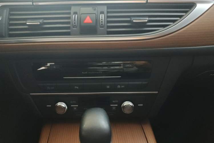 Used Audi A6L 2018 30th Anniversary Edition 30 FSI Style Model Audio And AC Panel