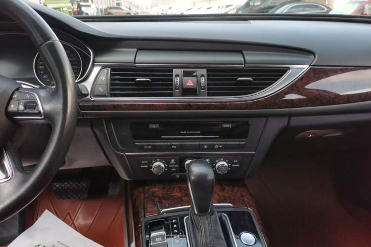 Used Audi A6L 2018 30th Anniversary Edition 35 TFSI Fashion Model Audio And AC Panel
