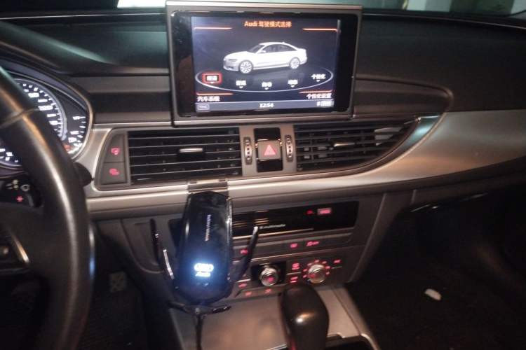 Used Audi A6L 2018 30th Anniversary Edition 35 TFSI Fashion Model Audio And AC Panel