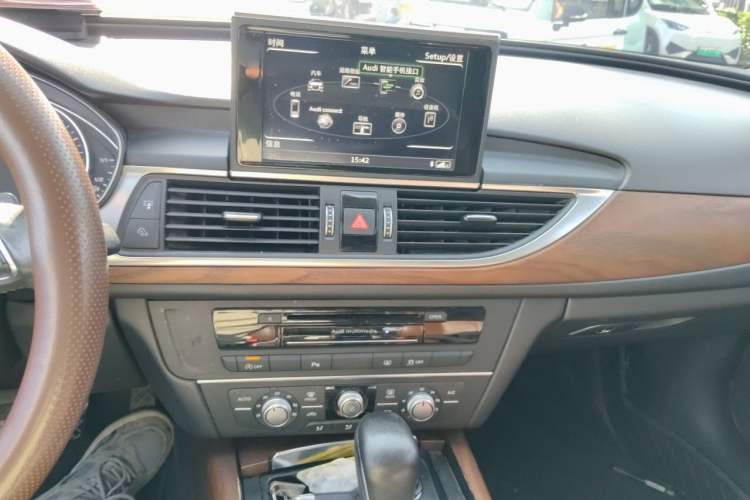 Used Audi A6L 2018 30th Anniversary Edition TFSI Trendy Model Audio And AC Panel