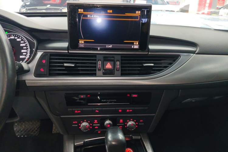 Used Audi A6L 2018 30th Anniversary Edition TFSI Trendy Model Audio And AC Panel