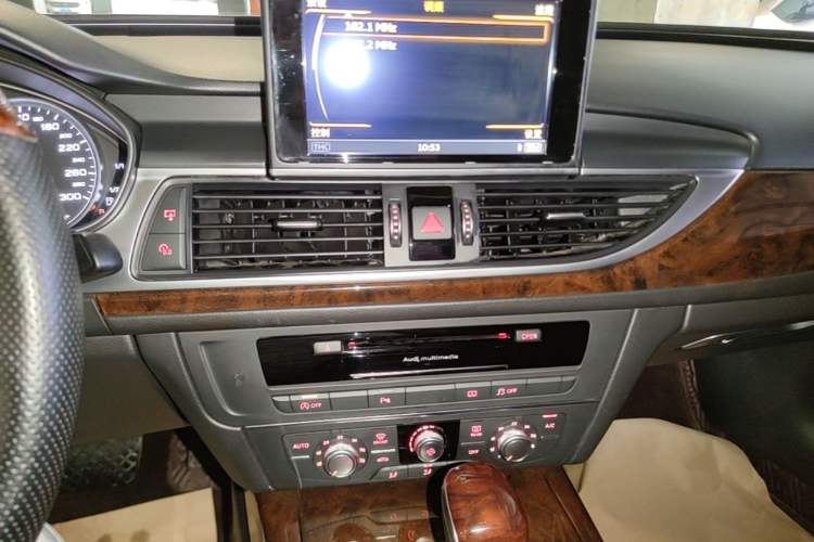 Used Audi A6L 2018 30th Anniversary Edition 35 TFSI Fashion Model Audio And AC Panel