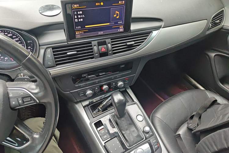 Used Audi A6L 2018 30th Anniversary Edition TFSI Trendy Model Audio And AC Panel
