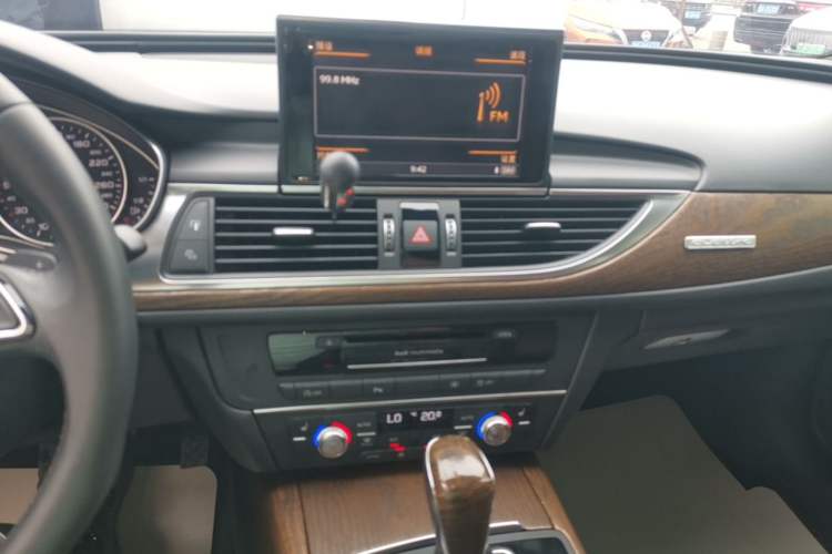 Used Audi A6L 2018 30th Anniversary Edition 45 TFSI quattro Sport model Audio And AC Panel