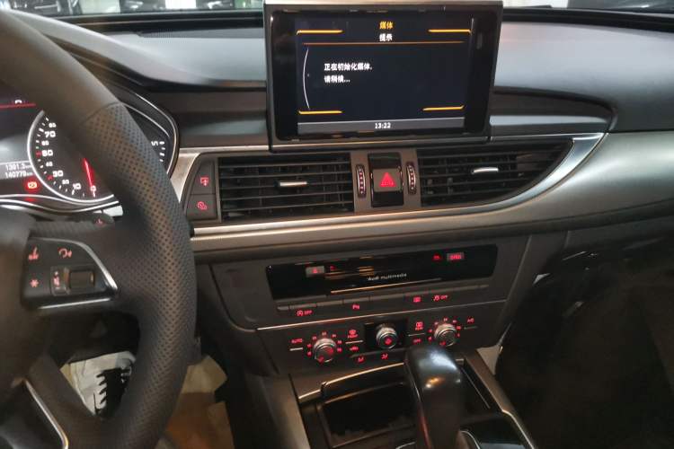 Used Audi A6L 2018 30th Anniversary Edition TFSI Trendy Model Audio And AC Panel
