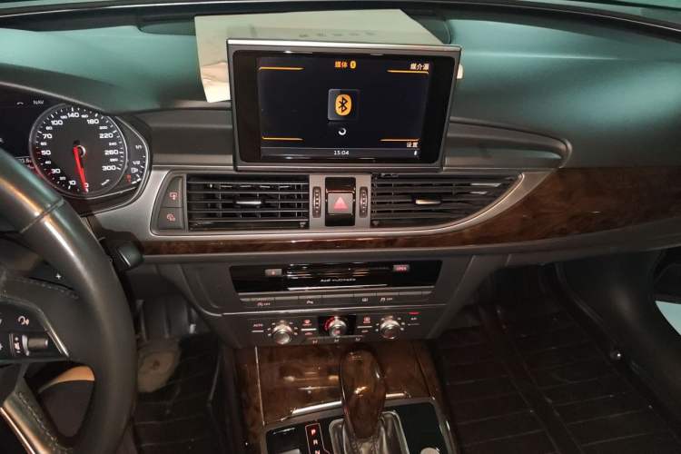 Used Audi A6L 2018 30th Anniversary Edition TFSI Trendy Model Audio And AC Panel