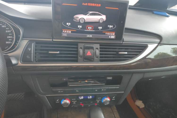Used Audi A6L 2018 30th Anniversary Edition 35 TFSI Fashion Model Audio And AC Panel