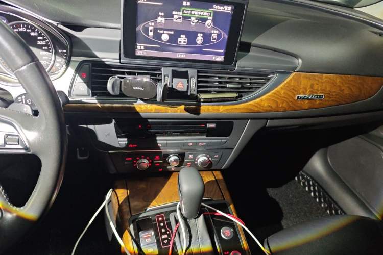 Used Audi A6L 2018 30th Anniversary Edition 35 TFSI Fashion Model Audio And AC Panel