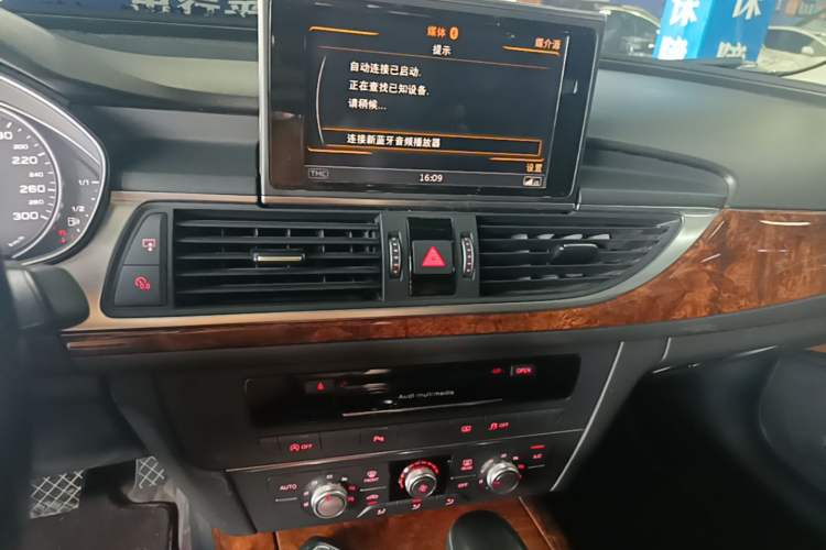 Used Audi A6L 2018 30th Anniversary Edition 35 TFSI Fashion Model Audio And AC Panel