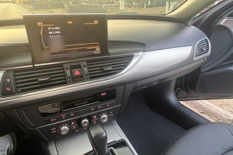 Used Audi A6L 2018 30th Anniversary Edition 35 TFSI Fashion Model Audio And AC Panel
