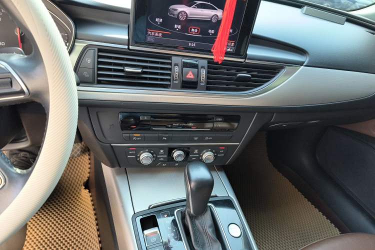 Used Audi A6L 2018 30th Anniversary Edition TFSI Trendy Model Audio And AC Panel